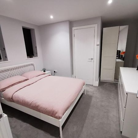 4 Sleeps And Travel Cot- Close To Beach And Restaurants Μπόρνμουθ Εξωτερικό φωτογραφία
