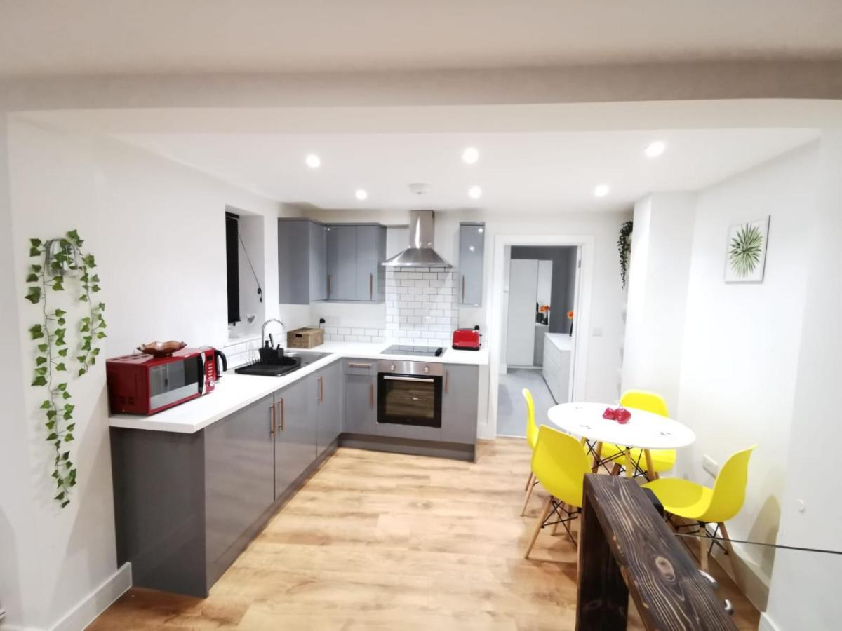 4 Sleeps And Travel Cot- Close To Beach And Restaurants Μπόρνμουθ Εξωτερικό φωτογραφία
