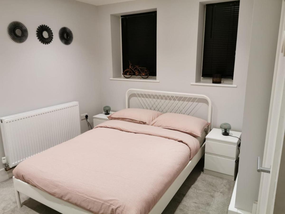 4 Sleeps And Travel Cot- Close To Beach And Restaurants Μπόρνμουθ Εξωτερικό φωτογραφία