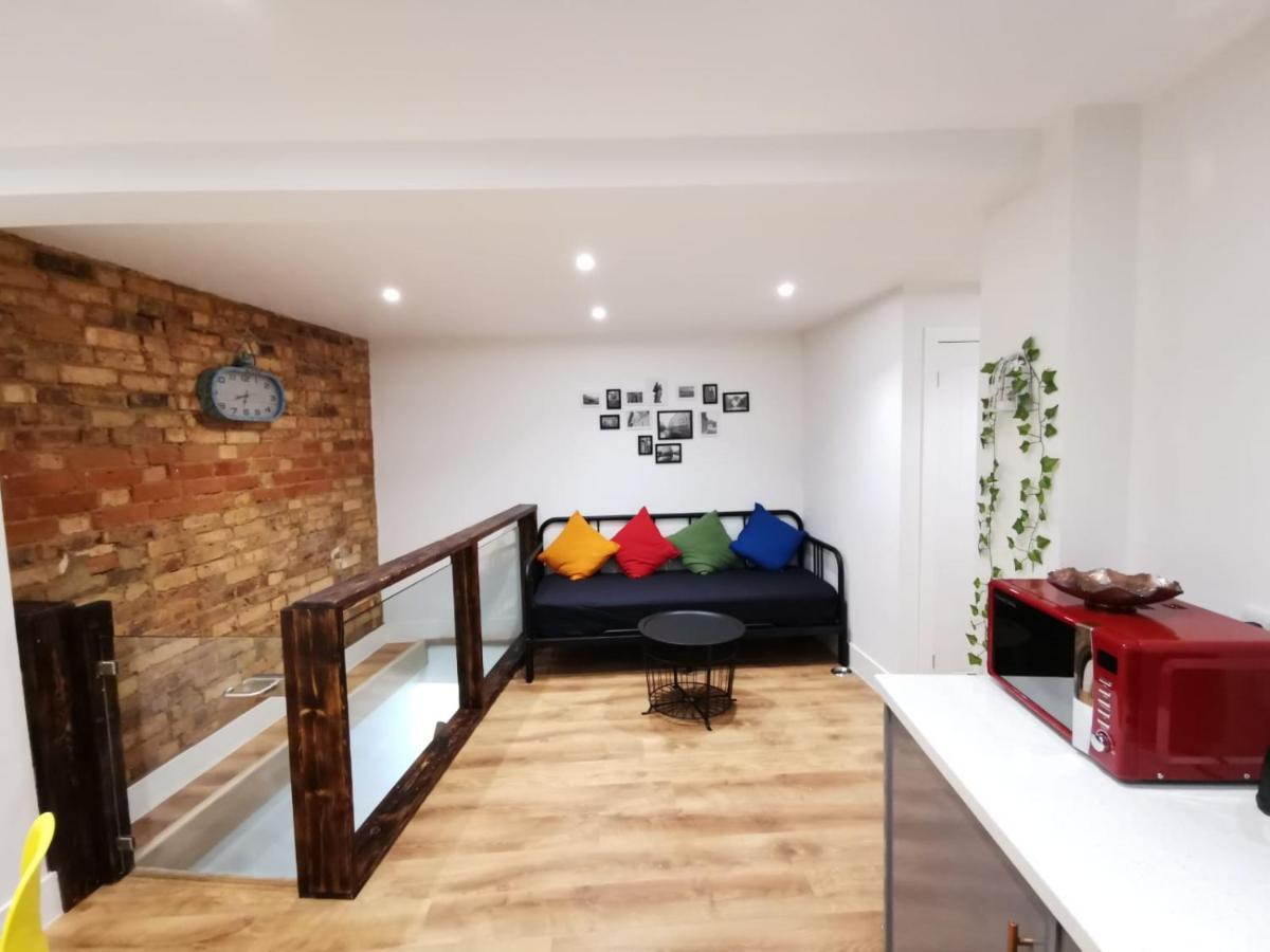 4 Sleeps And Travel Cot- Close To Beach And Restaurants Μπόρνμουθ Εξωτερικό φωτογραφία